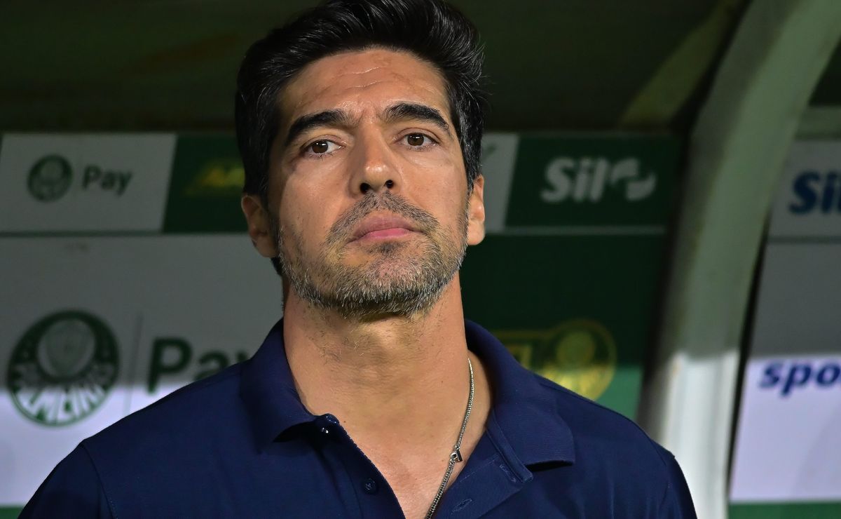 Abel Ferreira compara elencos do Cruzeiro e do Palmeiras e alerta sobre a agressividade da Raposa no mercado
