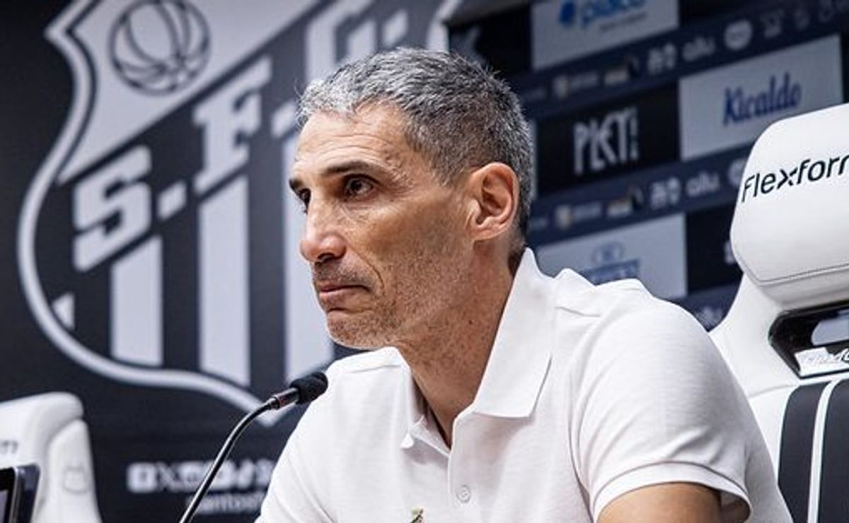 Vojvoda pede e Santos quer fechar com atacante para substituir Guilherme
