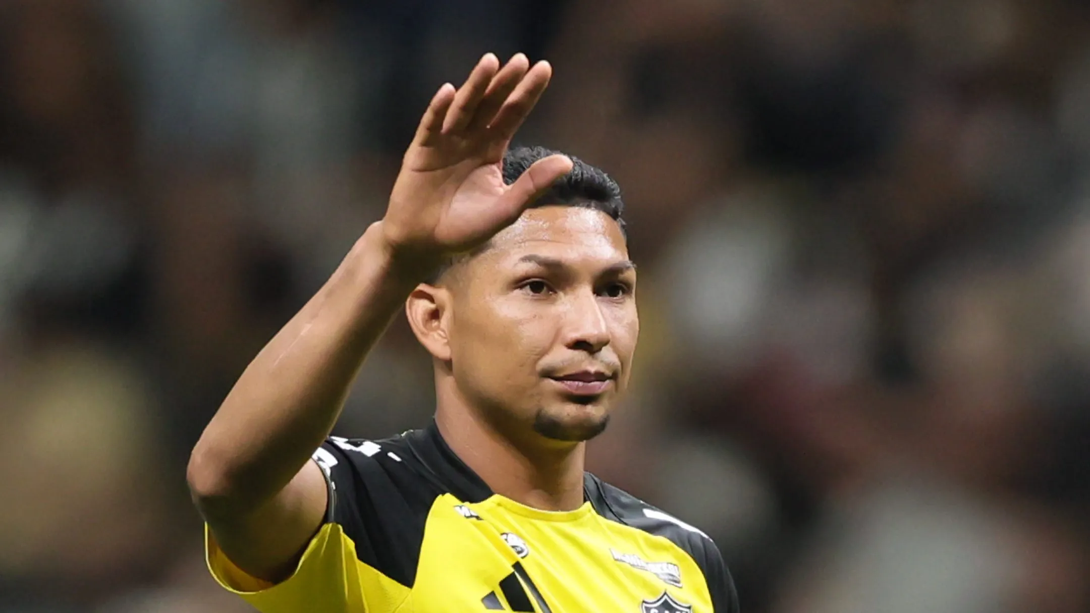 Rony pelo Galo. Foto: Gilson Lobo/AGIF