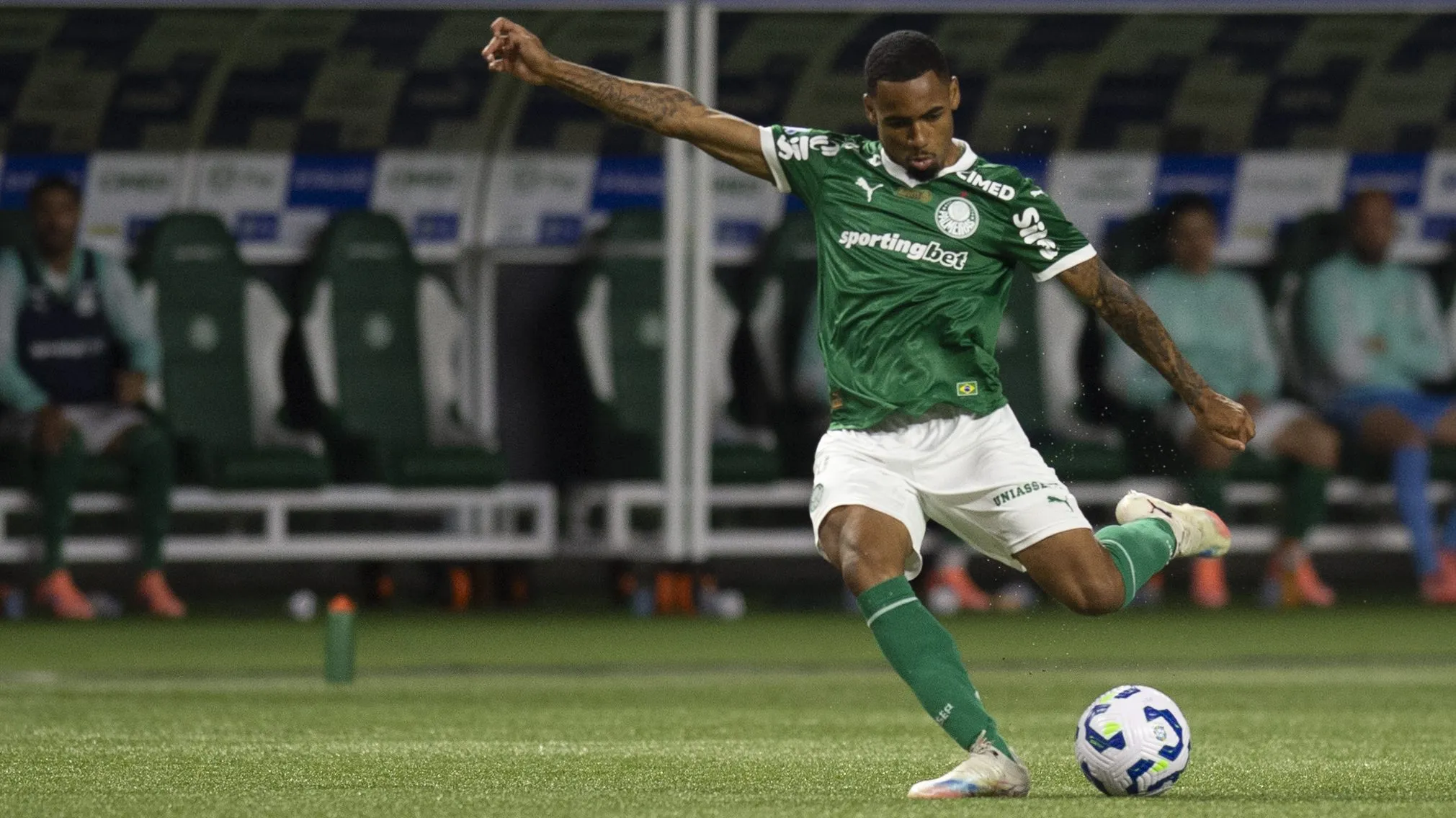 Allan é uma prioridade na Napoli - Foto: Anderson Romão/AGIF.