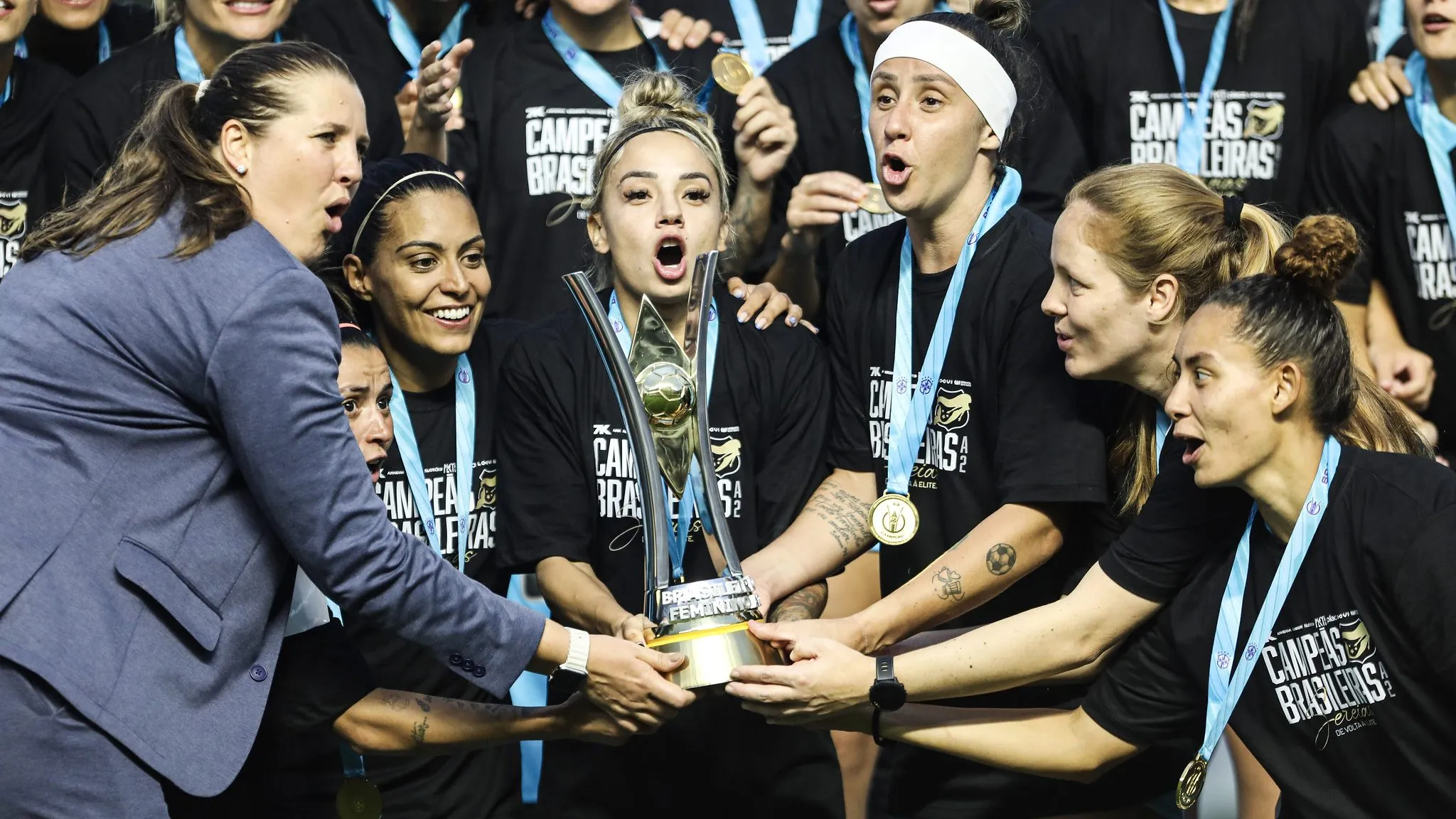 Elenco do Santos com o título da Série A2 do Brasileiro Feminino 2025