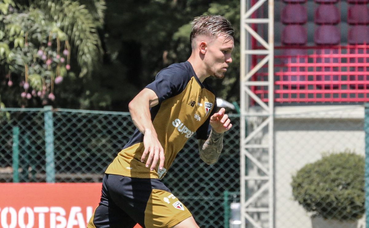 Crespo aprova assinatura e São Paulo encaminha quatro anos de contrato com Negrucci