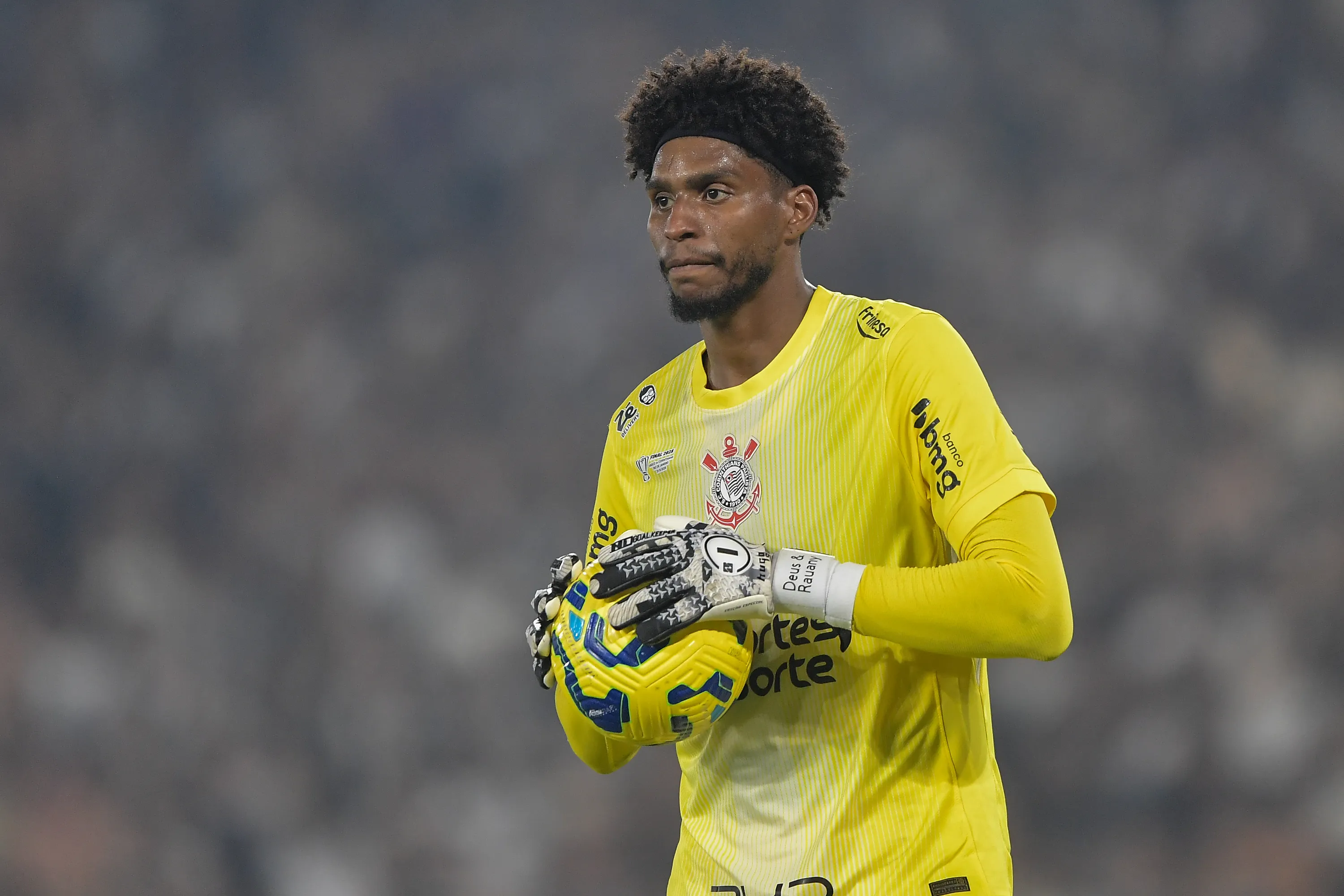RJ – RIO DE JANEIRO – 21/12/2025 – COPA DO BRASIL 2025, VASCO X CORINTHIANS – Hugo Souza goleiro do Corinthians durante partida contra o Vasco no estadio Maracana pelo campeonato Copa Do Brasil 2025. Foto: Thiago Ribeiro/AGIF