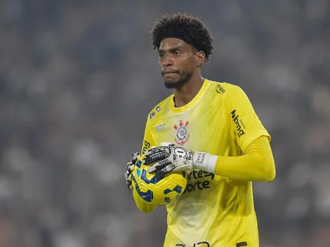 Hugo Souza vacila e comete pênalti em derrota do Corinthians