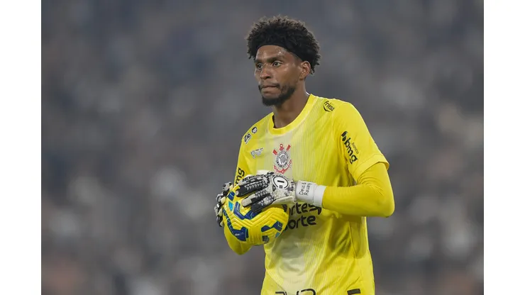 Hugo Souza goleiro do Corinthians durante partida