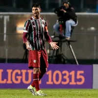 Douglas Costa encaminha novo destino após passagem pelo Fluminense
