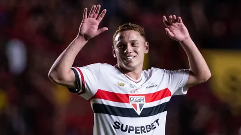 Maik jogador do Sao Paulo durante partida contra o Sport no estadio Ilha do Retiro pelo campeonato Brasileiro A 2025. Foto: Rafael Vieira/AGIF