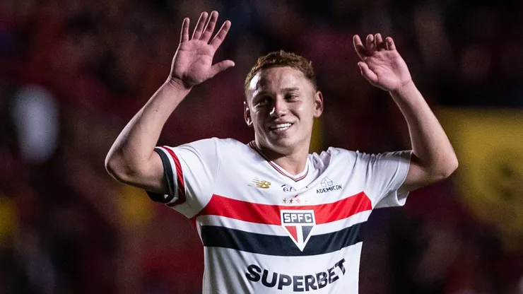 Maik jogador do Sao Paulo durante partida contra o Sport no estadio Ilha do Retiro pelo campeonato Brasileiro A 2025. Foto: Rafael Vieira/AGIF