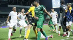 SP - BARUERI - 08/01/2026 - COPA SAO PAULO JUNIOR 2026, PALMEIRAS X BATALHAO - Tumulto entre jogadores do Palmeiras e jogadores do Batalhao durante partida no estadio Arena Barueri pelo campeonato Copa Sao Paulo Junior 2026. Foto: Marco Miatelo/AGIF