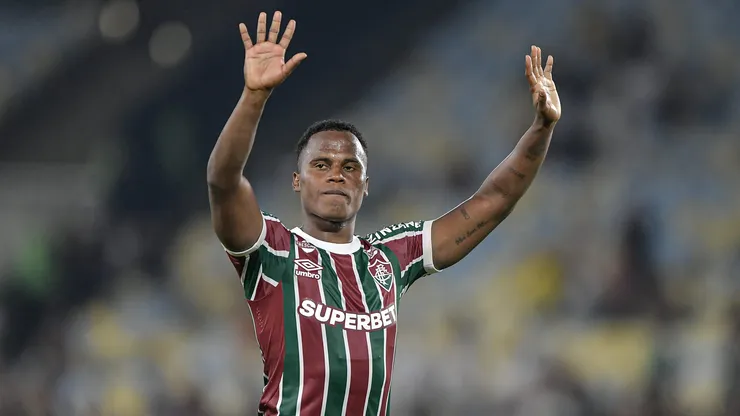 Jhon Arias jogador se despede como jogador do Fluminense durante partida contra o Cruzeiro no estadio Maracana pelo campeonato Brasileiro A 2025. Foto: Thiago Ribeiro/AGIF