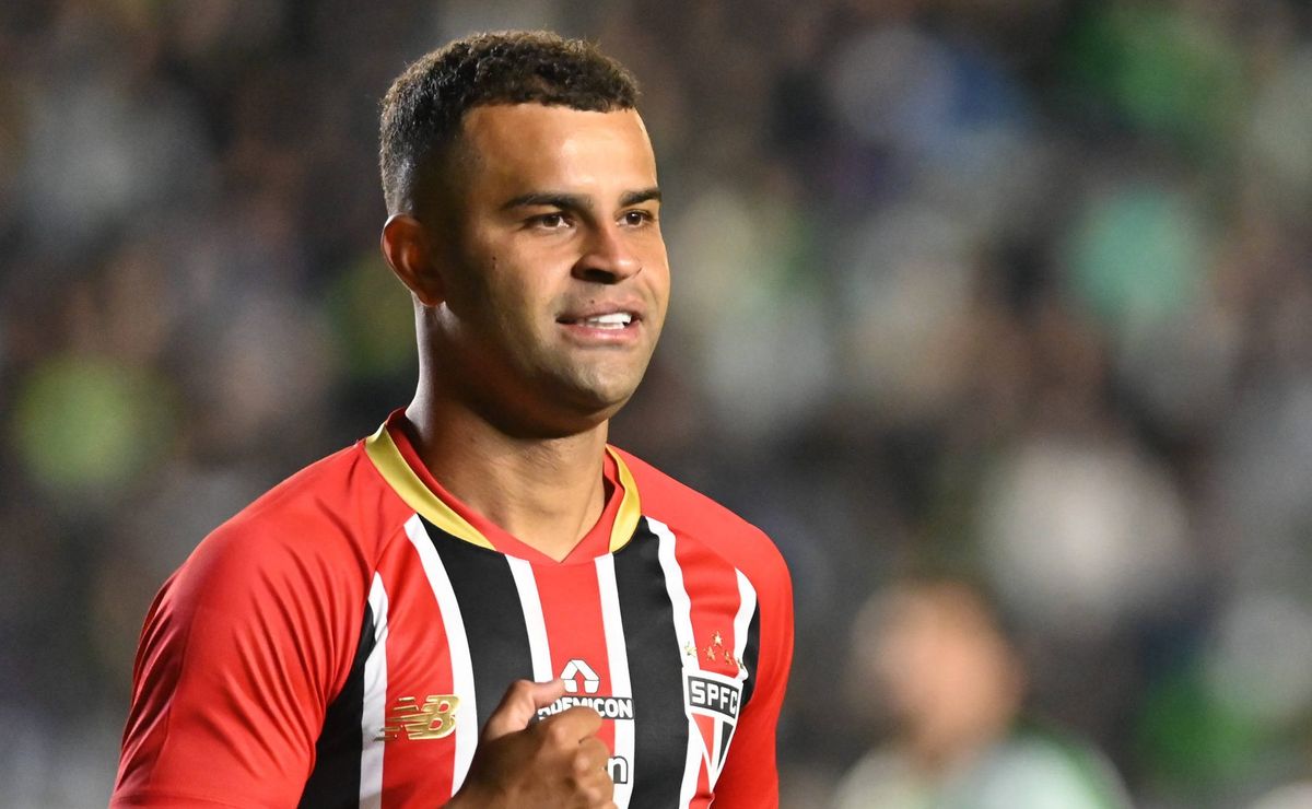 Corinthians insiste por Alisson e escolhe 4 jogadores na mesa para fechar com o São Paulo