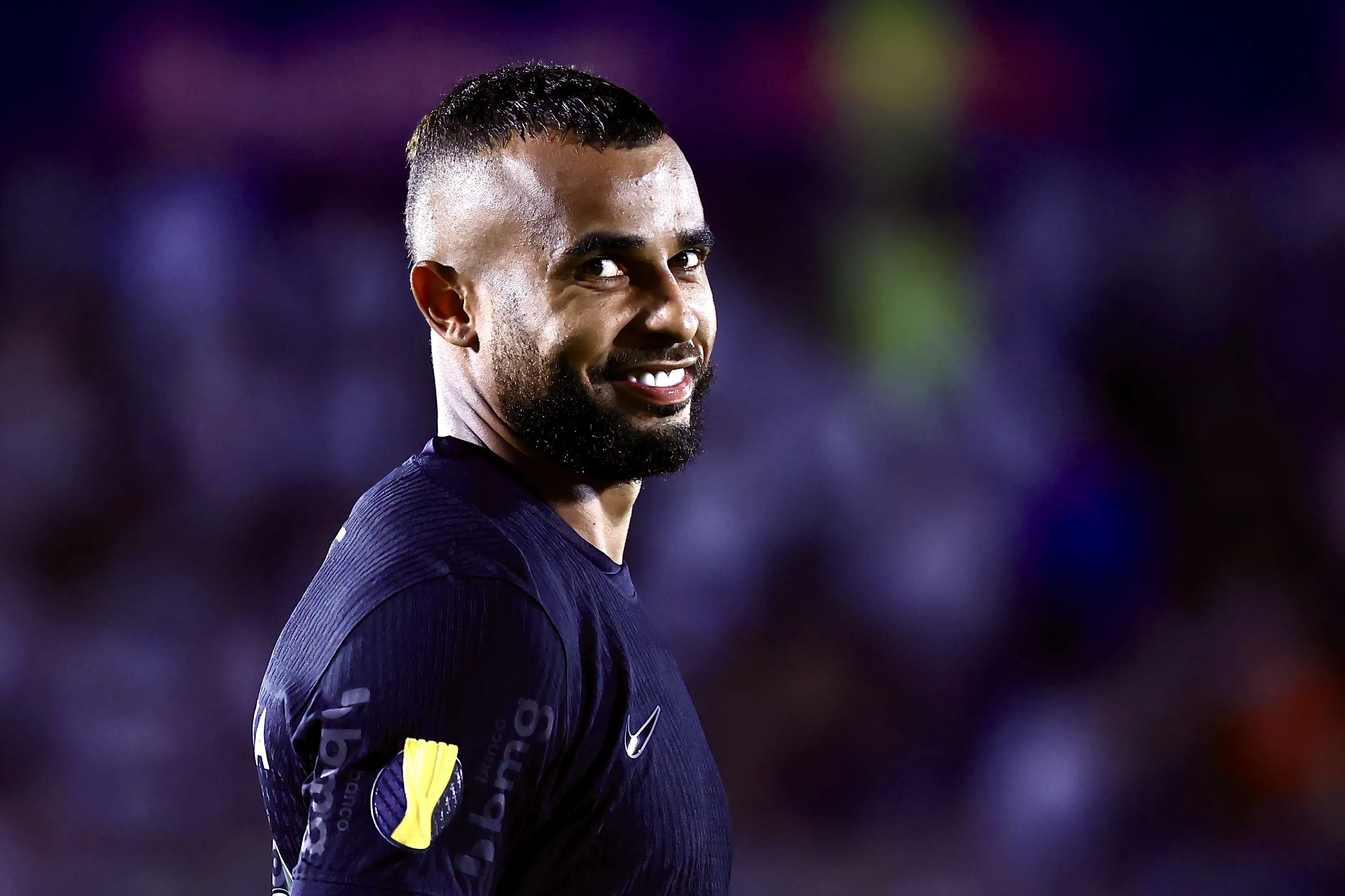 Alex Santana foi apenas um dos nomes envolvidos na mesa entre Corinthians e SPFC por Alisson – Foto: Marcello Zambrana/AGIF