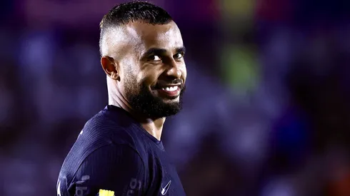 Alex Santana é um dos atletas oferecidos ao São Paulo na negociação de Alisson com Corinthians