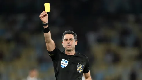 Flávio Rodrigues em partida do Brasileirão 2025. Foto: Jorge Rodrigues/AGIF