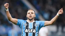 Martin Braithwaite jogador do Gremio comemora seu gol durante partida contra o Fortaleza no estadio Arena do Gremio pelo campeonato Brasileiro A 2025. Foto: Maxi Franzoi/AGIF