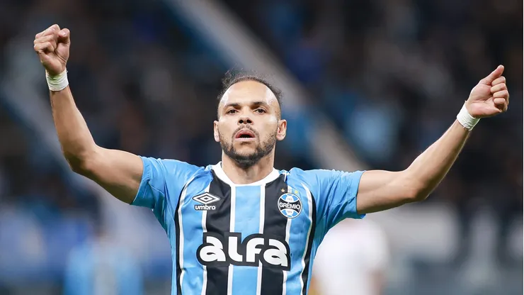 Martin Braithwaite jogador do Gremio comemora seu gol durante partida contra o Fortaleza no estadio Arena do Gremio pelo campeonato Brasileiro A 2025. Foto: Maxi Franzoi/AGIF