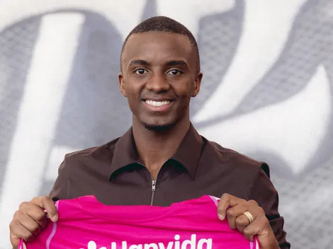 Flamengo anuncia oficialmente a contratação do goleiro Andrew