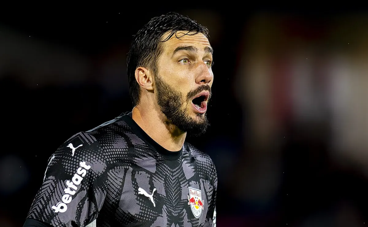 “Virou o Neuer”: Cleiton vira pesadelo e irrita torcida do Corinthians