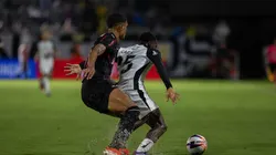 Lucas Barbosa, jogador do Bragantino disputa lance com CACAjogador do Corinthians durante partida no estadio Cicero De Souza Marques pelo campeonato Paulista 2026. Foto: Joisel Amaral/AGIF