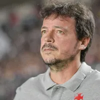 Diniz tem estratégia comprometida por expulsão de Piton, mas Vasco vence o Maricá