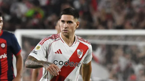 BUENOS AIRES, ARGENTINA – DECEMBER 4: Rodrigo Villagra of River Plate drives the ball during the Liga Profesional 2024 match between River Plate and San Lorenzo at Estadio Mas Monumental Antonio Vespucio Liberti on December 4, 2024 in Buenos Aires, Argentina. (Photo by Federico Peretti/Getty Images)
