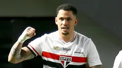 SP - SANTOS - 03/12/2025 - BRASILEIRO A 2025, SAO PAULO X INTERNACIONAL - Luciano jogador do Sao Paulo comemora seu gol durante partida contra o Internacional no estadio Vila Belmiro pelo campeonato Brasileiro A 2025. Foto: Mauricio De Souza/AGIF