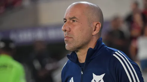 Leonardo Jardim, ex-técnico do Cruzeiro durante partida contra o Flamengo no estádio Maracanã pelo campeonato Brasileiro A 2025. Foto: Thiago Ribeiro/AGIF
