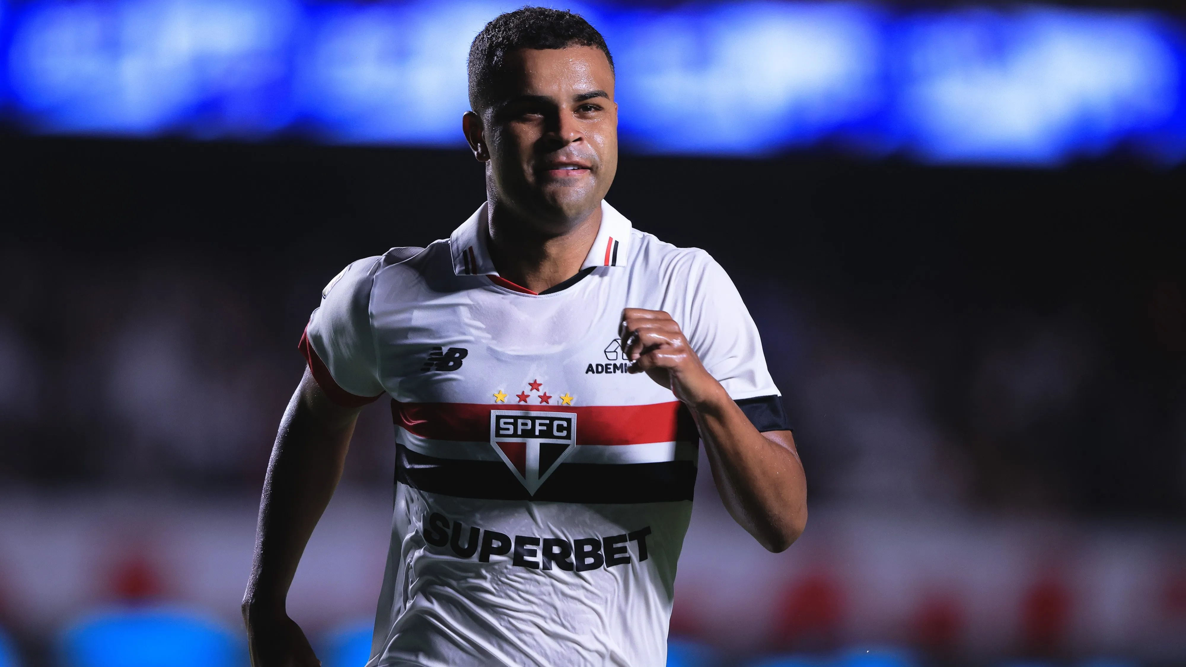 Alisson, jogador do São Paulo, comemora seu gol durante partida contra o Palmeiras no estadio Morumbi pelo campeonato Paulista 2024. Foto: Ettore Chiereguini/AGIF