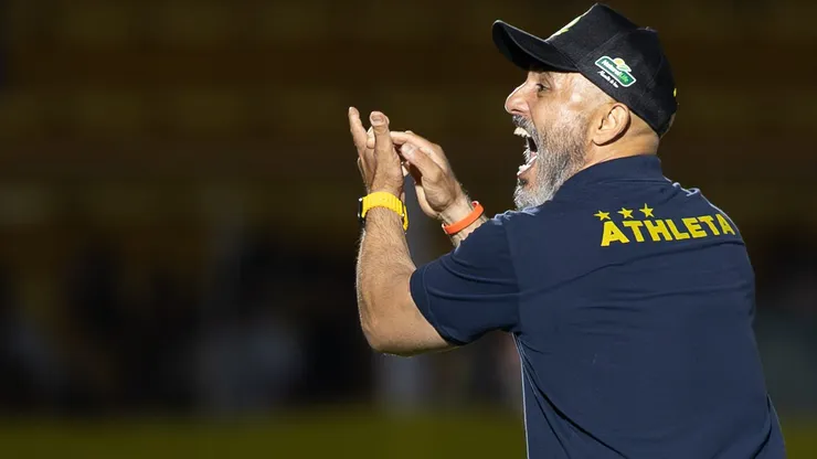 Rafael Silva Guanaes técnico do Mirassol, durante partida contra o Palmeiras no estadio Jose Maria de Campos Maia pelo campeonato Brasileiro A 2025. Foto: Joisel Amaral/AGIF