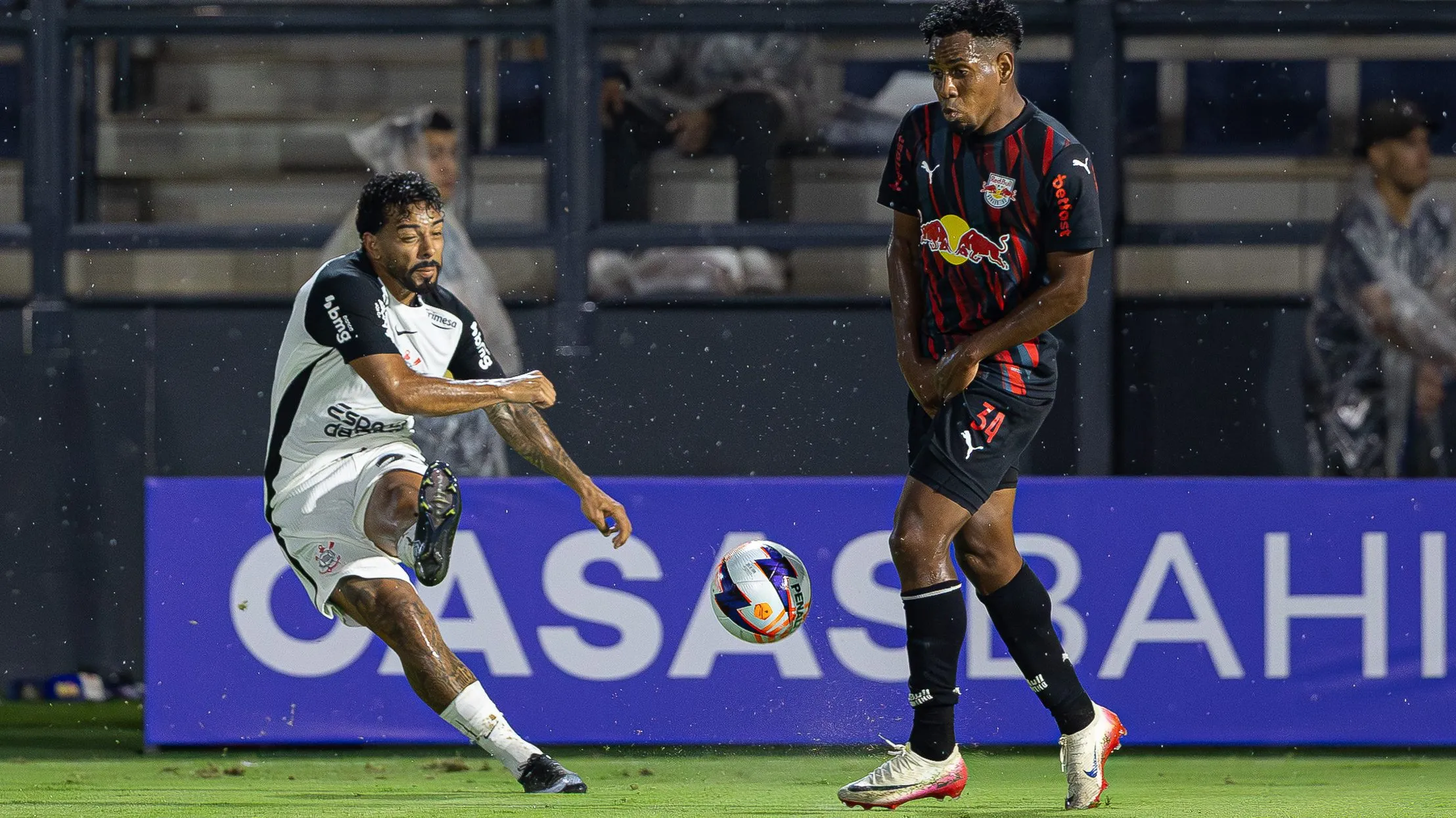 Matheus Bidu  durante partida contra o Bragantino no estadio Cicero De Souza Marques pelo campeonato Paulista 2026. Foto: Joisel Amaral/AGIF