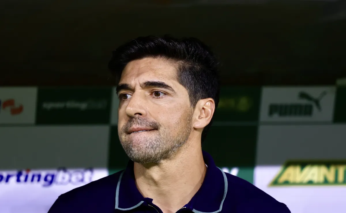 Cicinho desafia o Palmeiras ao vivo e crava: 