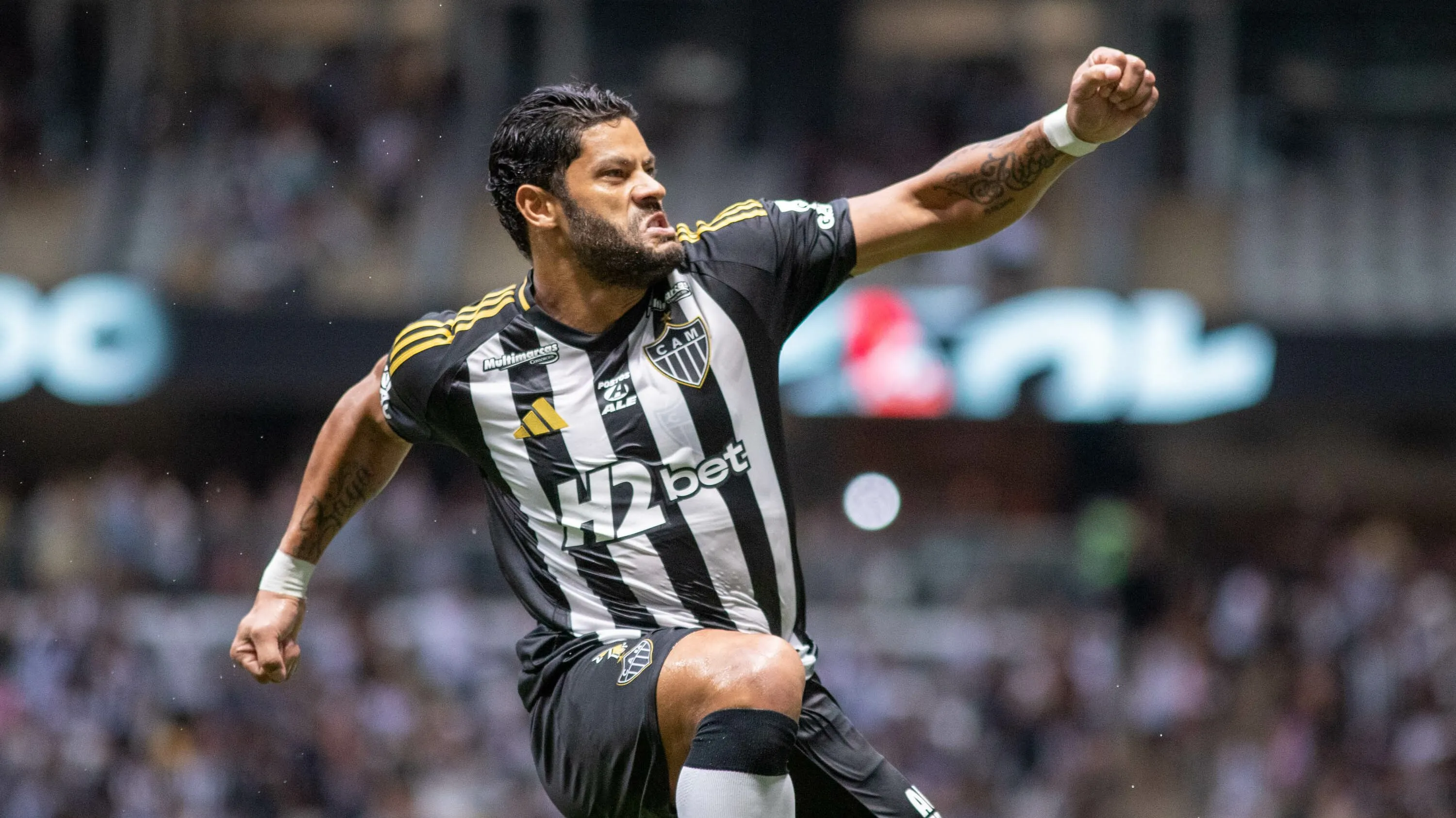 Para Romário, Hulk pode ser mais eficiente do que muitos jovens chamados por Ancelotti. Foto: Fernando Moreno/AGIF