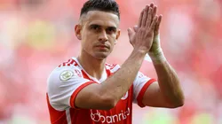 PORTO ALEGRE, BRAZIL - OCTOBER 19: Rafael Borre of Internacional celebrates after scoring the team's first goal during the match between Internacional and Gremio as part of Brasileirao 2024 at Beira-Rio Stadium on October 19, 2024 in Porto Alegre, Brazil. (Photo by Pedro H. Tesch/Getty Images)