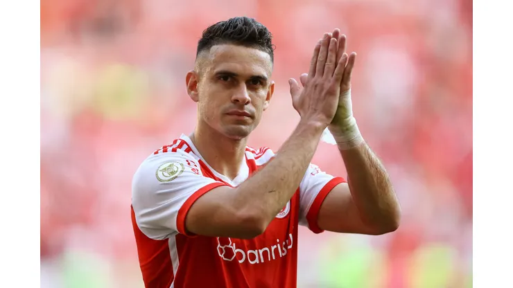 PORTO ALEGRE, BRAZIL - OCTOBER 19: Rafael Borre of Internacional celebrates after scoring the team's first goal during the match between Internacional and Gremio as part of Brasileirao 2024 at Beira-Rio Stadium on October 19, 2024 in Porto Alegre, Brazil. (Photo by Pedro H. Tesch/Getty Images)