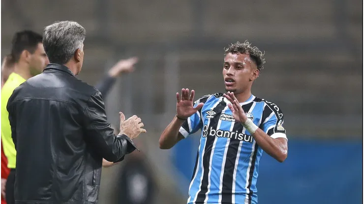 - Bitello negocia retorno ao Tricolor Foto: Fernando Alves/Getty Images