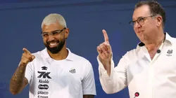 SP - SANTOS - 05/01/2026 - SANTOS, APRESENTACAO GABIGOL - Gabriel Barbosa(Gabigol) ao lado de Presidente Marcelo Teixeira durante sua apresentacao oficial como jogador do Santos FC em coletiva de imprensa realizada no Vila Belmiro. Foto: Mauricio De Souza/AGIF