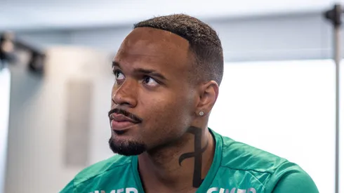 Carlos Miguel durante atividade no CT
