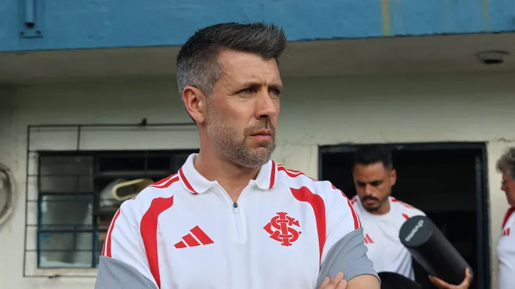 Pezzolano durante a partida desta quinta-feira (15)