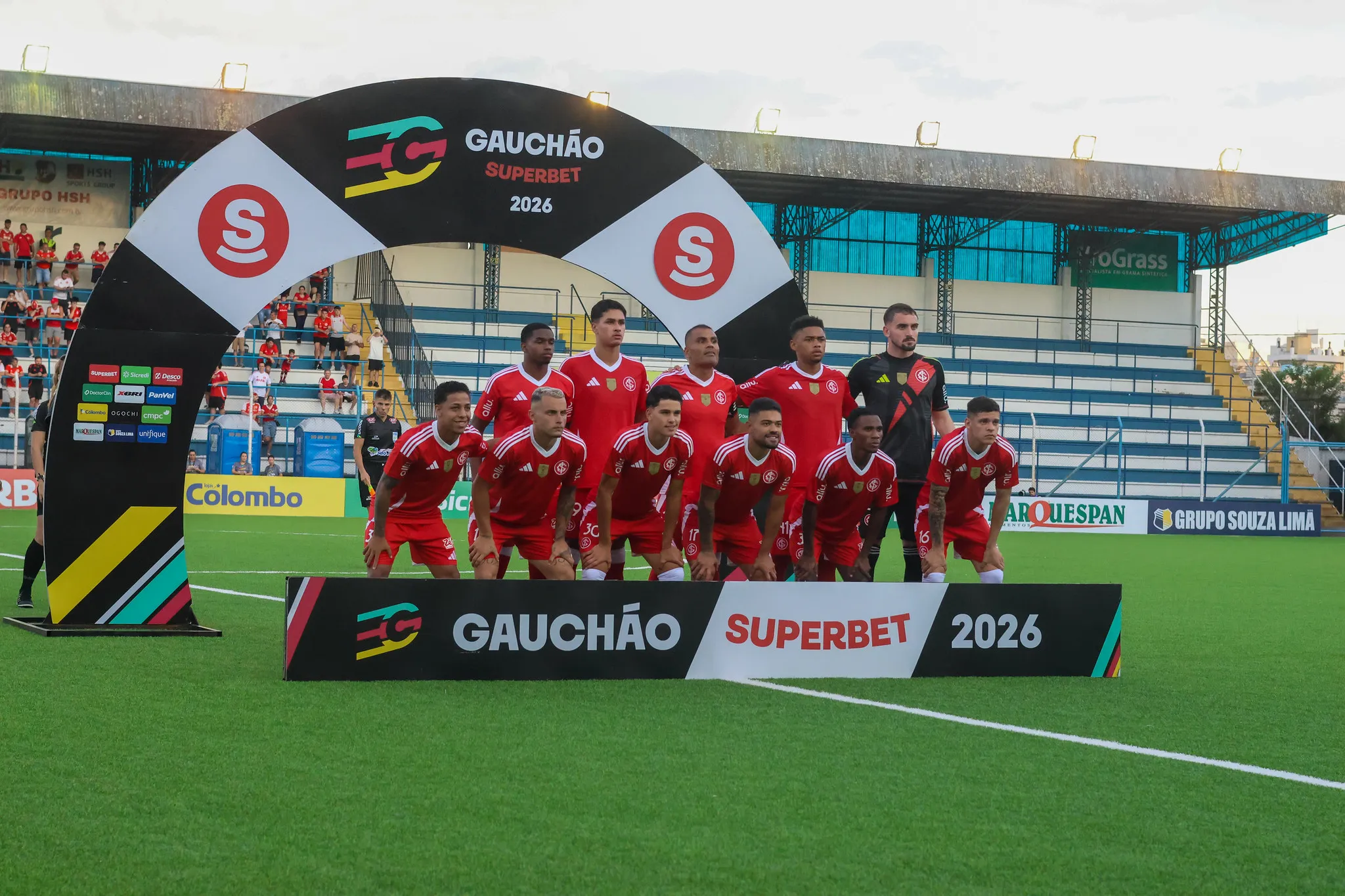 Equipe titular do Inter no jogo desta quinta-feira (15). Foto: Ricardo Duarte / Internacional