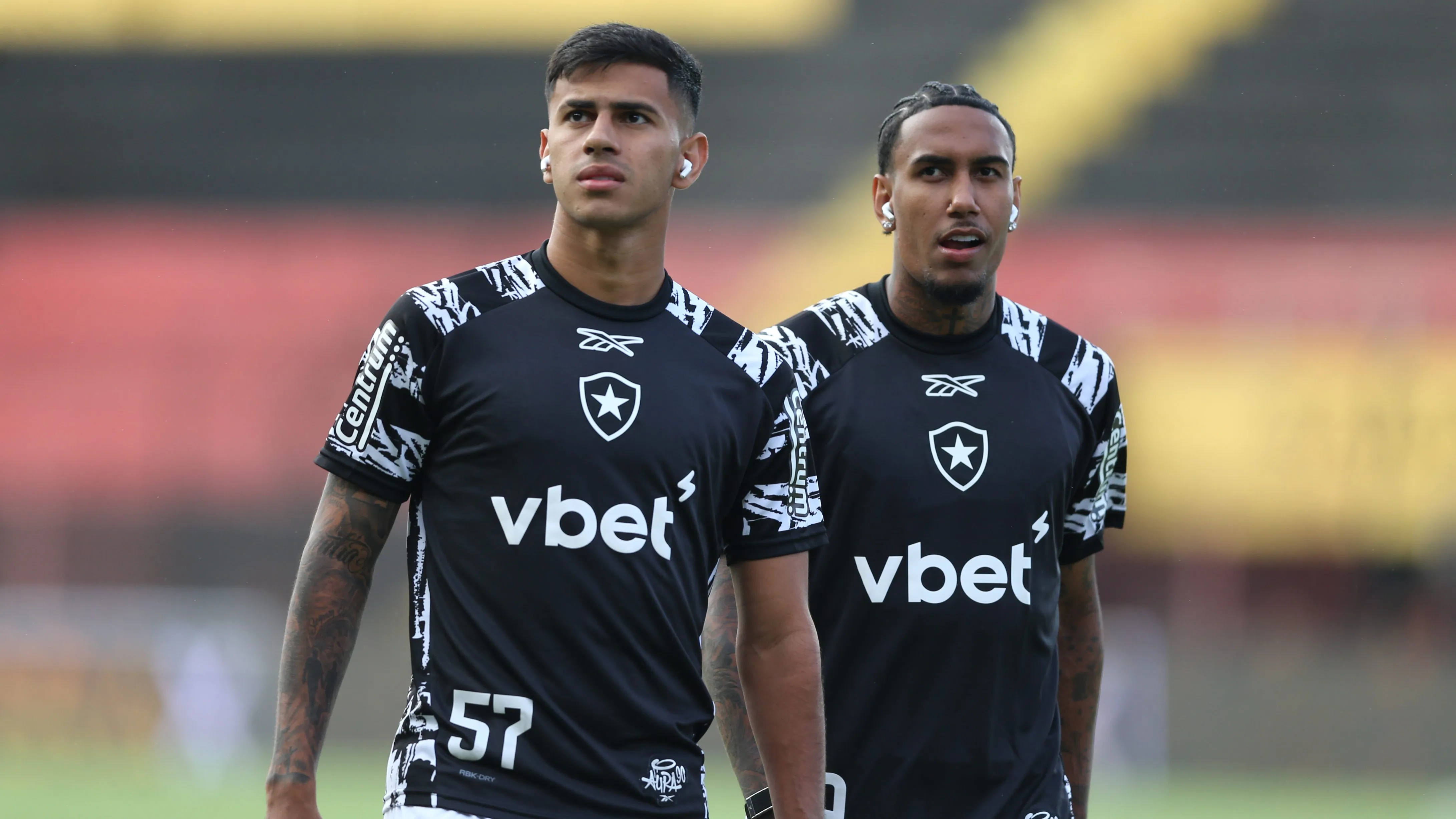 PE – RECIFE – 20/07/2025 – BRASILEIRO A 2025, SPORT X BOTAFOGO – David Ricardo jogador do Botafogo antes da partida entre Sport e Botafogo no Estadio da Ilha do Retiro em Recife (PE), pelo campeonato brasileiro Serie A. Foto: Marlon Costa/AGIF