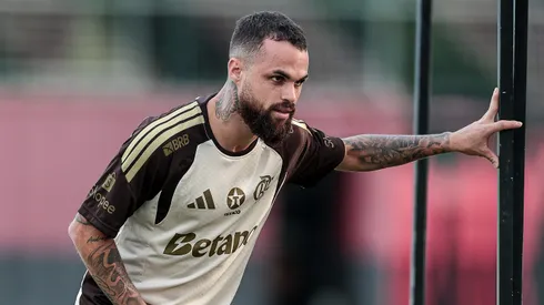 Michael durante treino no Ninho do Urubu
