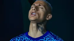 SP - SAO PAULO - 10/06/2025 - ELIMINATORIAS COPA DO MUNDO 2026, SELECAO BRASILEIRA X PARAGUAI - Richarlison jogador do Selecao Brasileira durante execucao do hino nacional antes da partida contra o Paraguai no estadio Arena Corinthians pelo campeonato Eliminatorias Copa Do Mundo 2026. Foto: Fabio Giannelli/AGIF