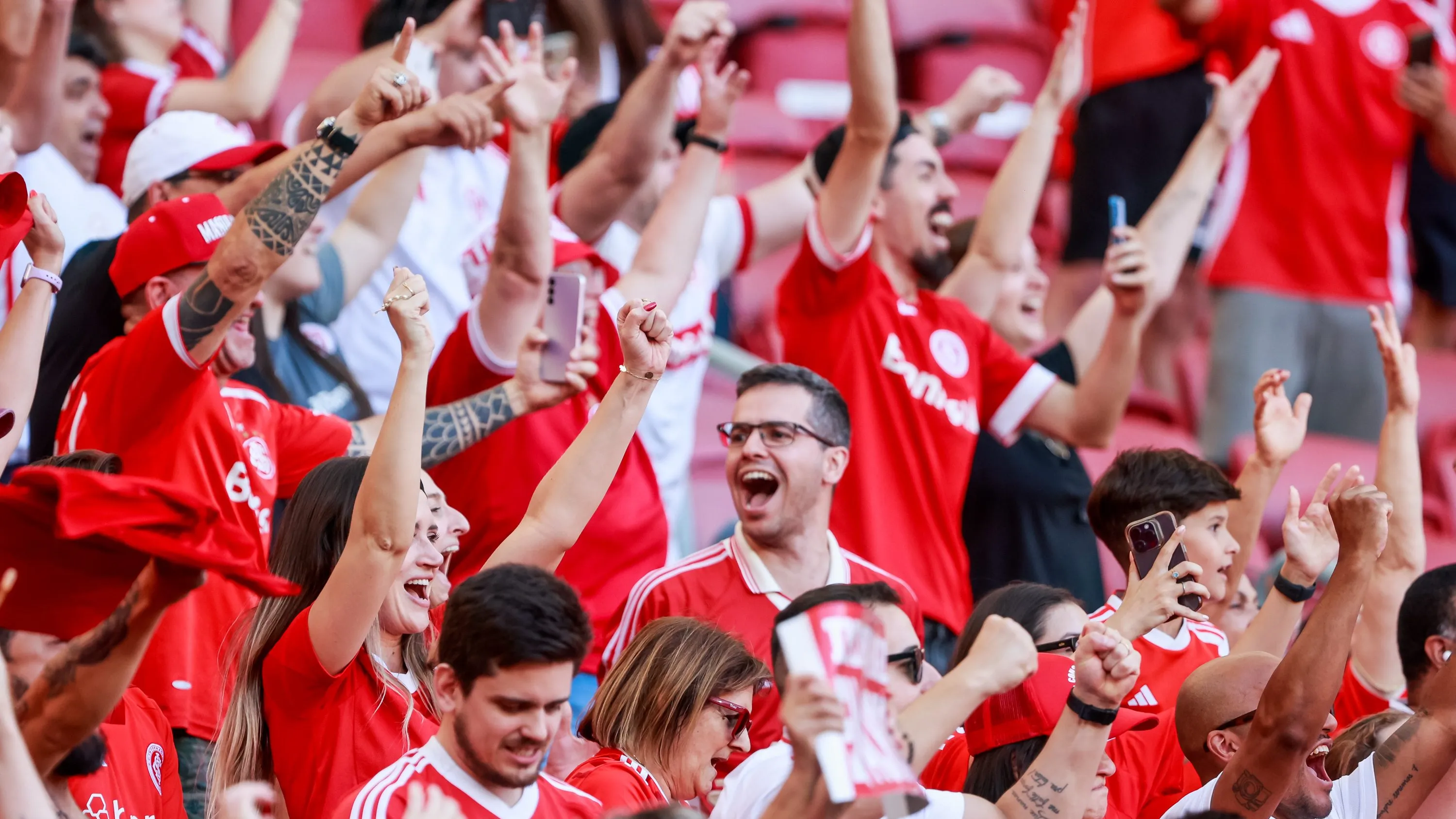 Torcida do Internacional é muito fanática - Foto: Luiz Erbes/AGIF.