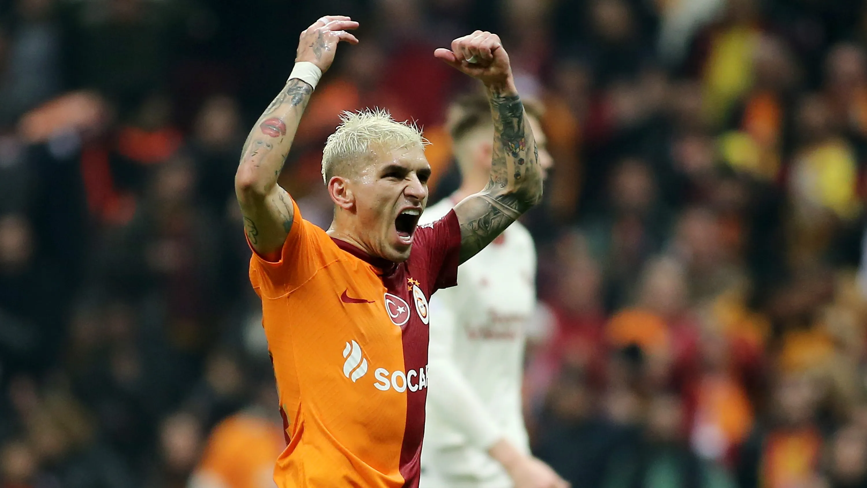 Lucas Torreira jogando pelo Galatasaray – Foto: Ahmad Mora/Getty Images