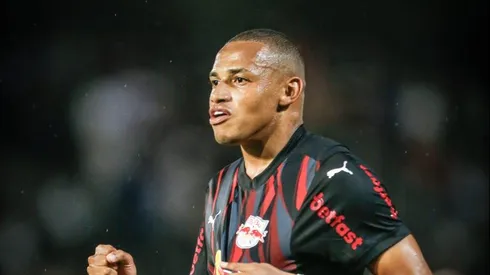 Jhon Jhon comemorando um dos gols contra o Corinthians 
