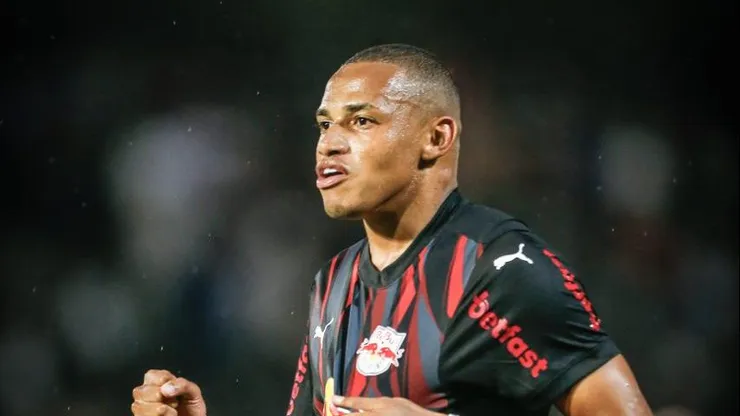 Jhon Jhon comemorando um dos gols contra o Corinthians