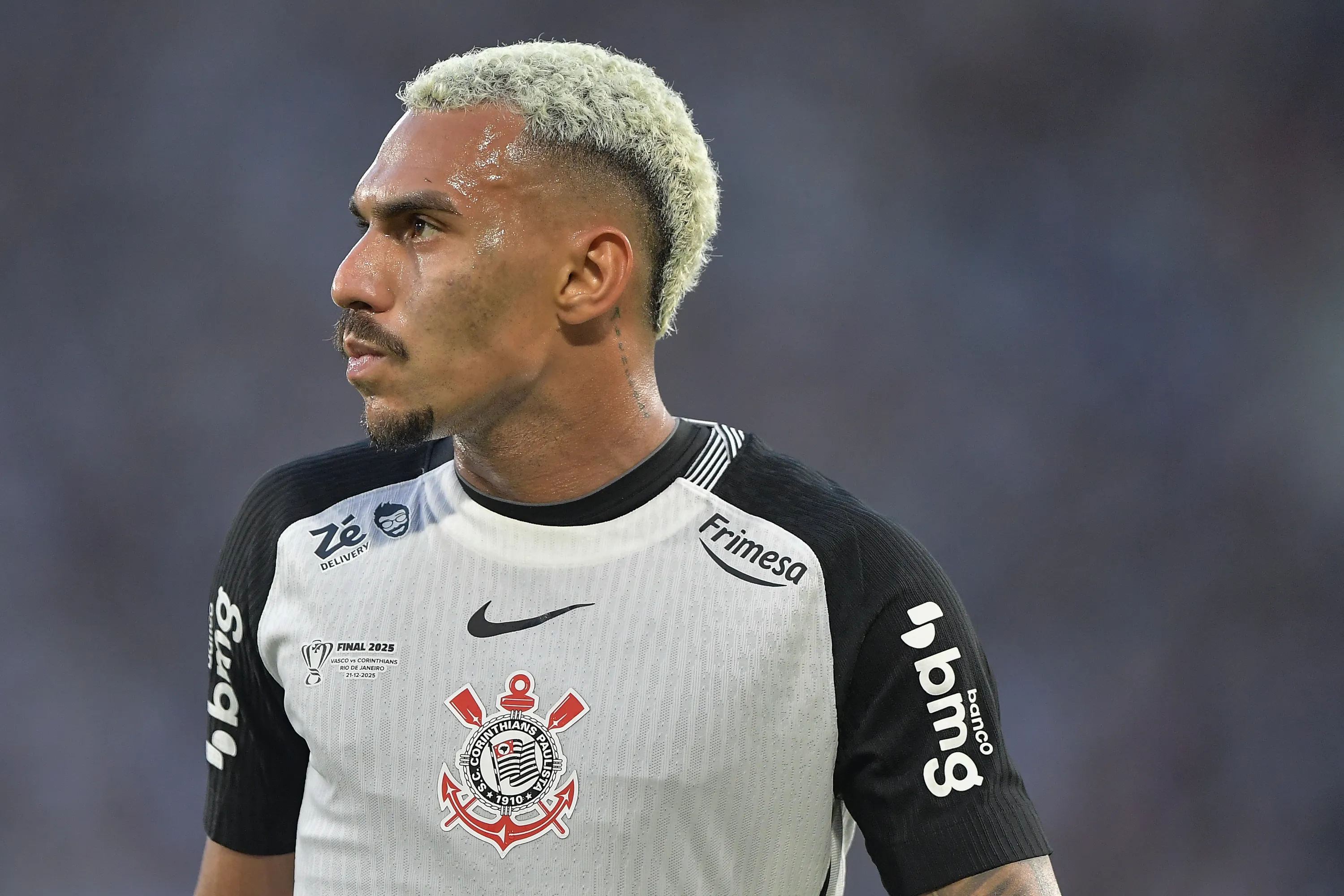 RJ – RIO DE JANEIRO – 21/12/2025 – COPA DO BRASIL 2025, VASCO X CORINTHIANS – Matheuzinho jogador do Corinthians durante partida contra o Vasco no estadio Maracana pelo campeonato Copa Do Brasil 2025. Foto: Thiago Ribeiro/AGIF