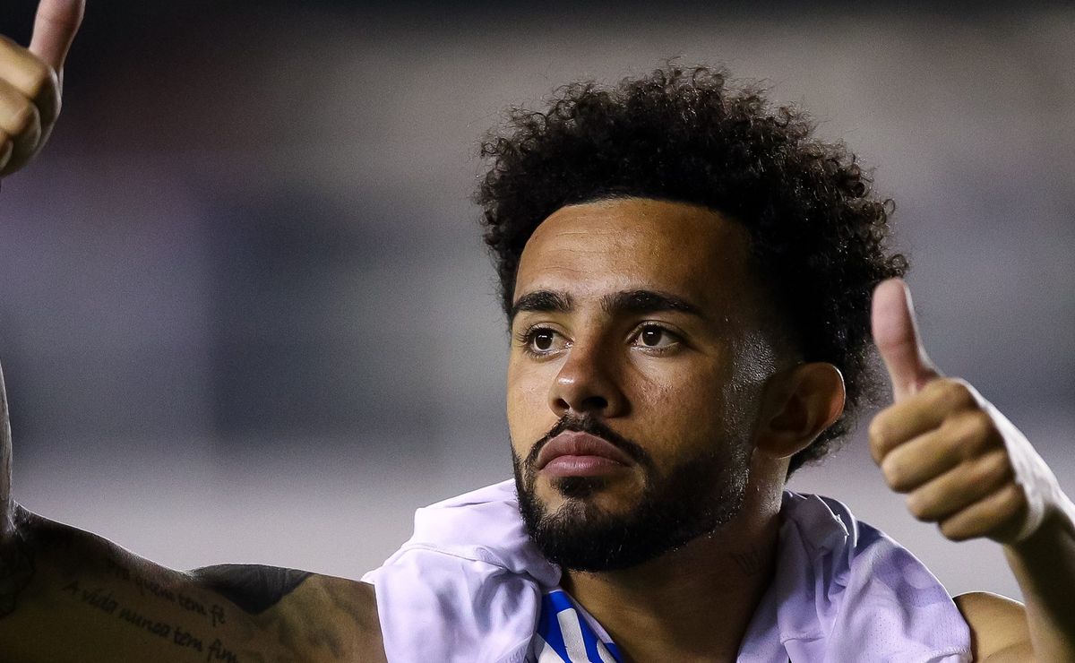 Corinthians barra nomes de peso e Savarino, Cebolinha e Claudinho são descartados por questão financeira