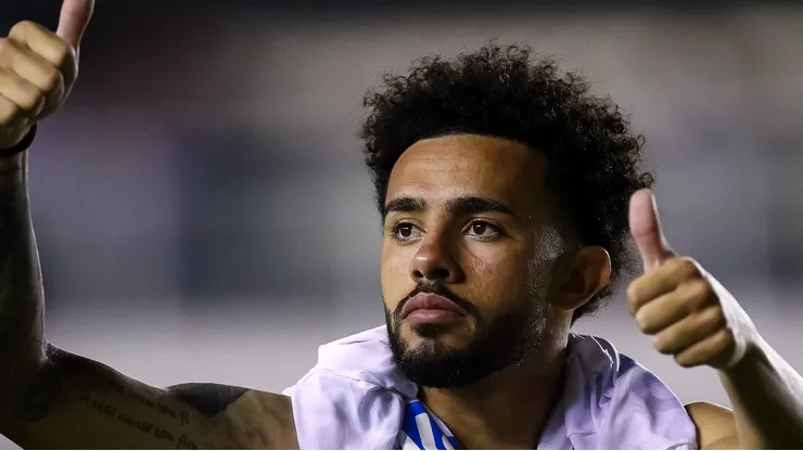 Claudinho foi um dos nomes especulados no Timão.