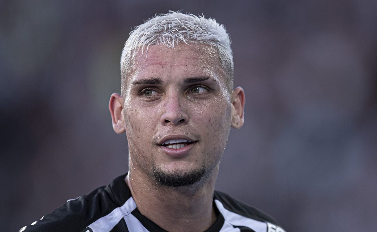 Rafael Navarro revela arrependimento de ter saído do Botafogo antes de transformação em SAF: “Mudou muito”